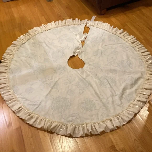 Christmas Tree Skirt GrannyCore CottageCore Elegant White Blue